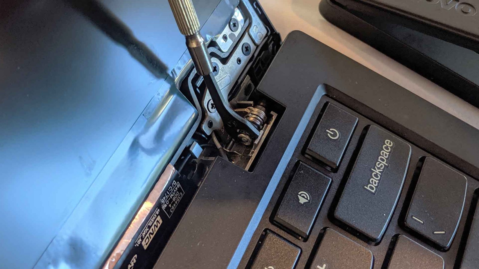 Lenovo Hinges Adjustment